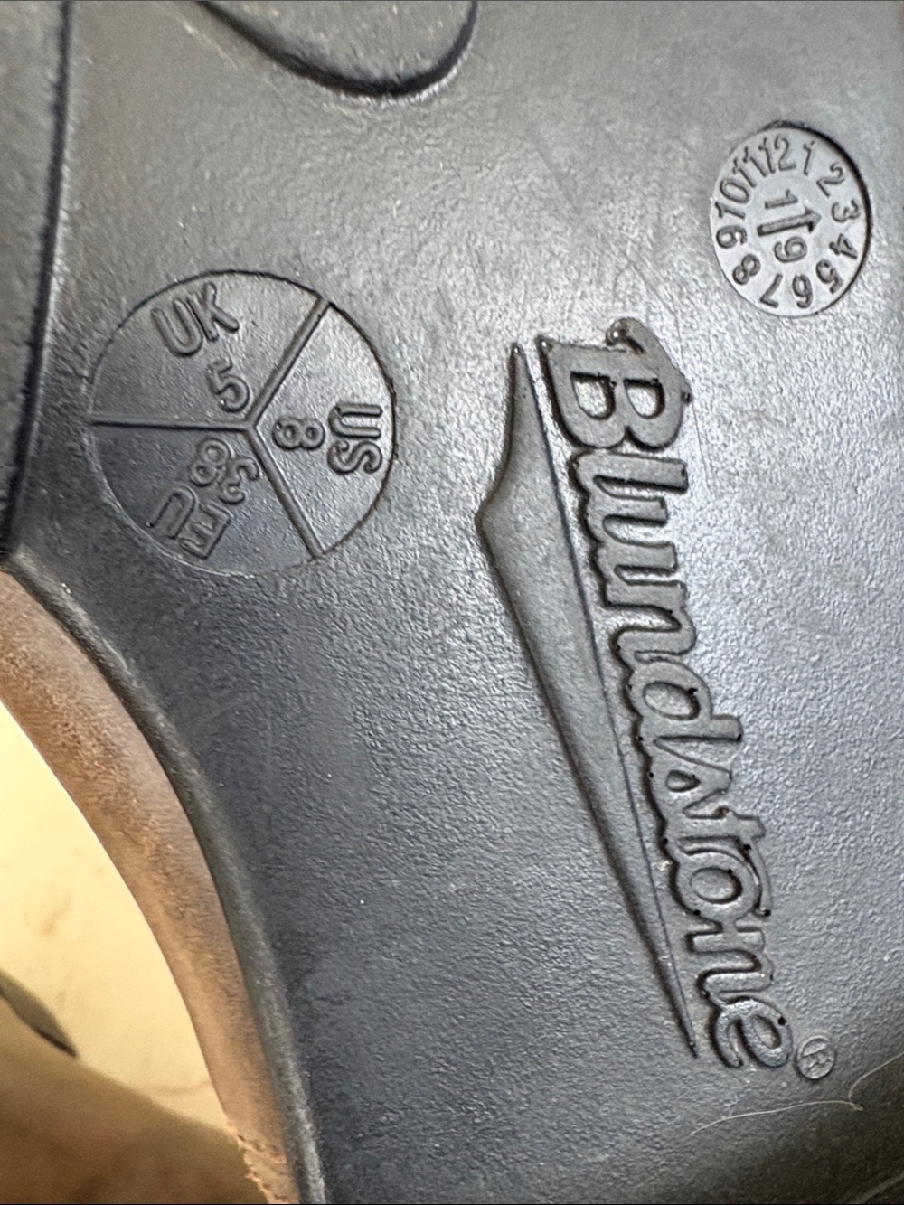 Blundstone 1677 - Women’s Series Block Heel Chelsea Boots Rustic Brown Leather - Picture 12 of 16